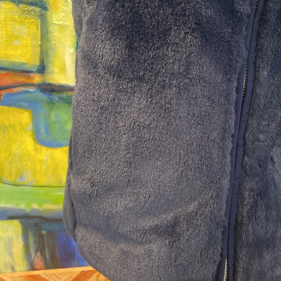 J Crew Faux Fur Vest- Women’s Small- Navy Blue, Full Zip with pockets - Picture 3 of 7